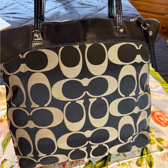 Coach Laura Signature Tote Black Patent Leather Trim - Picture 4 of 14